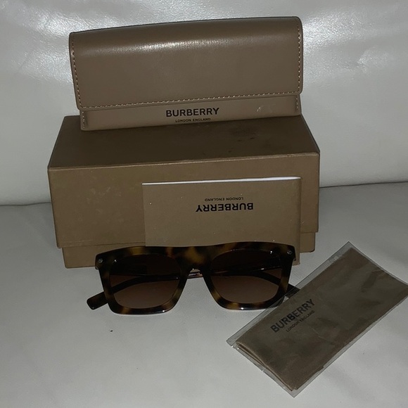 Burberry Camron unisex tortoise sunglasses. 51[]19 150 2N. Shelf display. NWT. - Picture 6 of 9